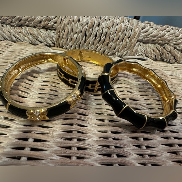 Bundle of 3 Talbots black and gold bracelets. - Picture 3 of 7